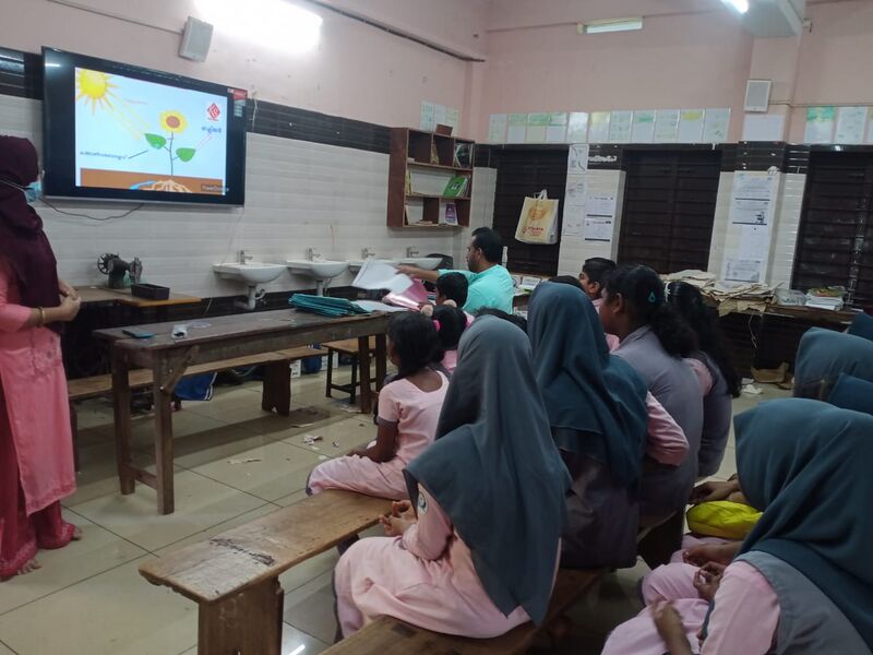 പ്രമാണം:18205 HITECH PROJECTOR.JPG