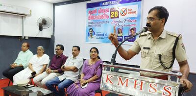 ഉദ്ഘാടനം അസിസ്റ്റന്റ് എക്സൈസ് ഇൻസ്പെക്ടർ ദിനേശ് ടി നിർവഹിച്ചു ക്ലാസ്സ് എടുക്കുന്നു