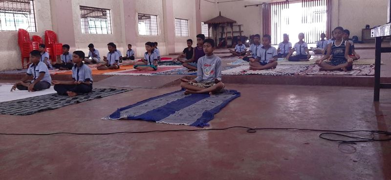 പ്രമാണം:26056 yoga3.jpg