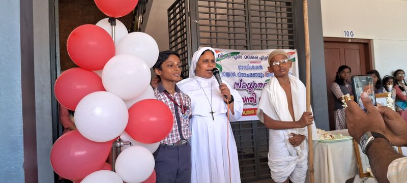 പ്രമാണം:44046 gandhi25b.jpg