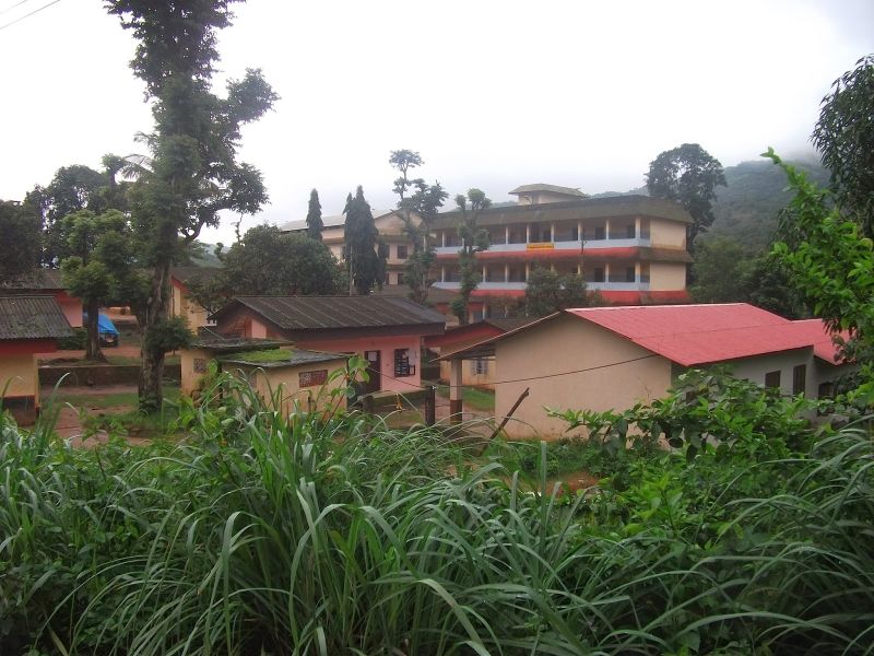 പ്രമാണം:Asram school (1).JPG