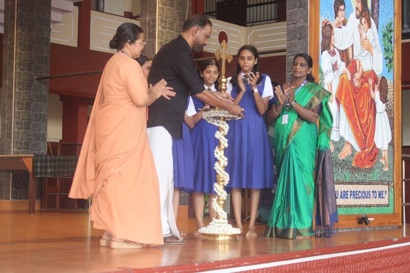 പ്രമാണം:13006 reading2.JPG