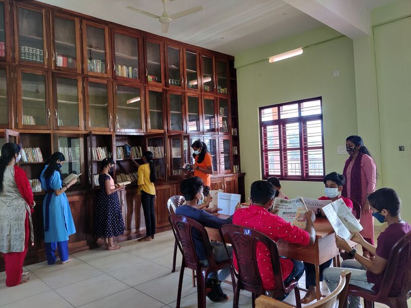 പ്രമാണം:15462 6 library.resized.jpg