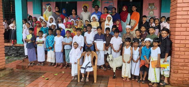 പ്രമാണം:19833- Malayalam 320.jpg