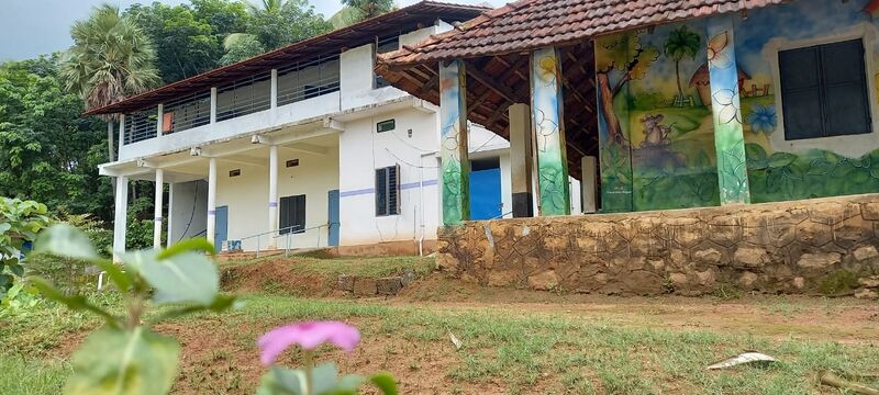 പ്രമാണം:20430-school photo.jpg