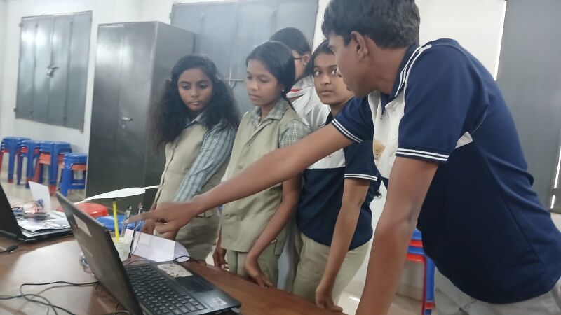 പ്രമാണം:21060 KHSS ROBO EXPO33.jpg