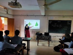 30035 classhightech.resized.jpg