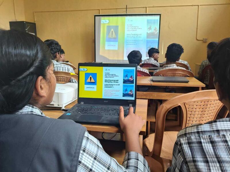 പ്രമാണം:38043 02AI Class for8,9.jpeg