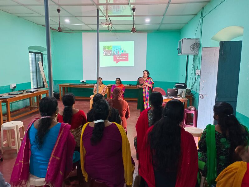 പ്രമാണം:43087 LKPTA CLASS.jpg