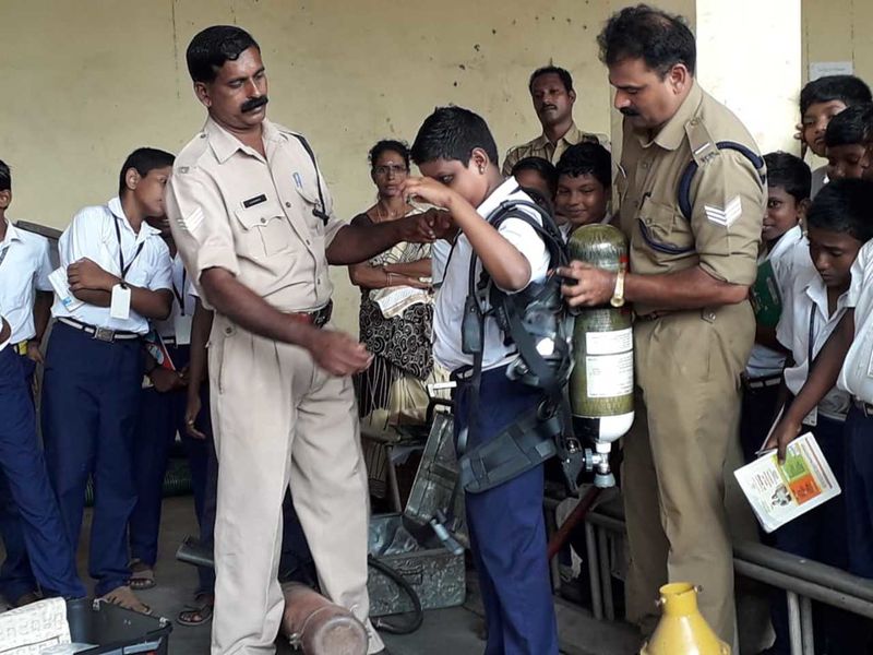 പ്രമാണം:44050 19 23.jpg