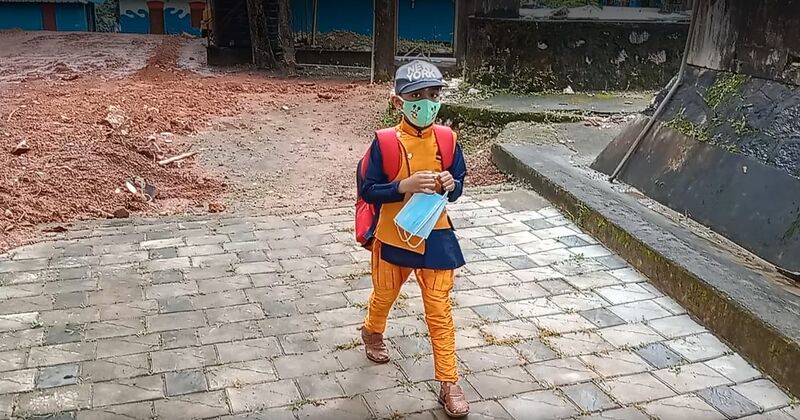 പ്രമാണം:44055 Covid LP.jpeg