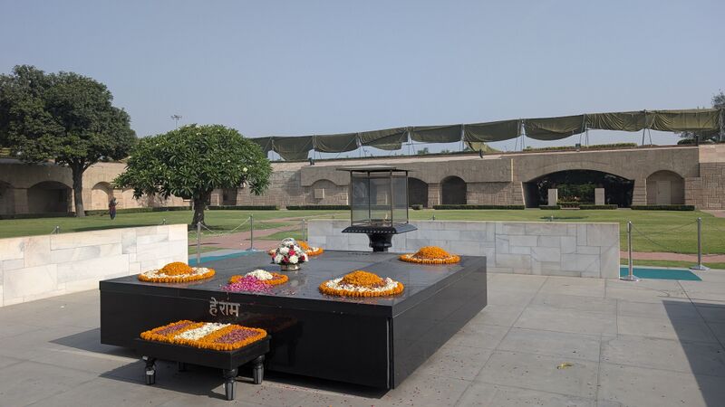 പ്രമാണം:99999- Rajghat.jpg
