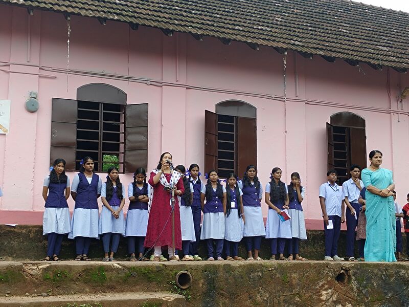 പ്രമാണം:23057 readingday5.jpg