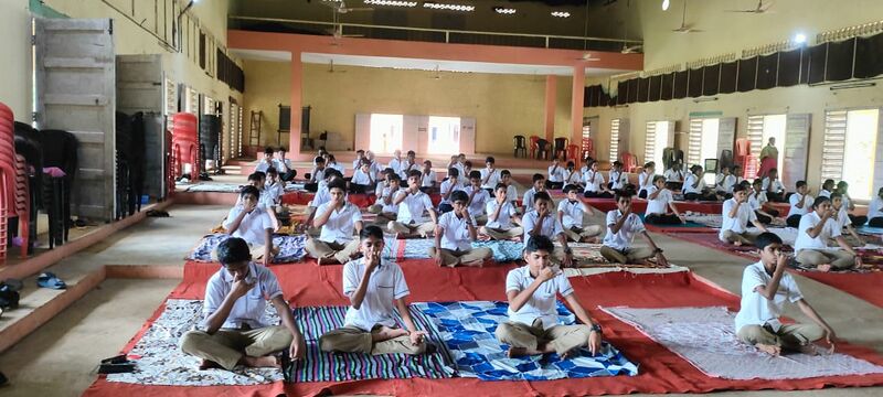 പ്രമാണം:31038 yoga2.jpg