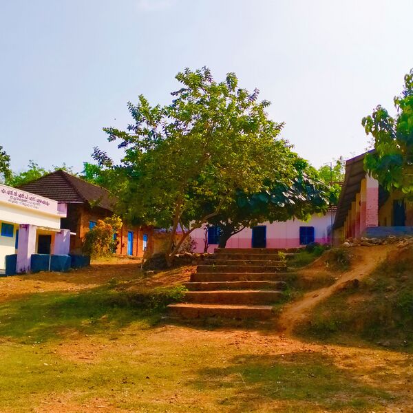 പ്രമാണം:38250 School Ppic.jpg