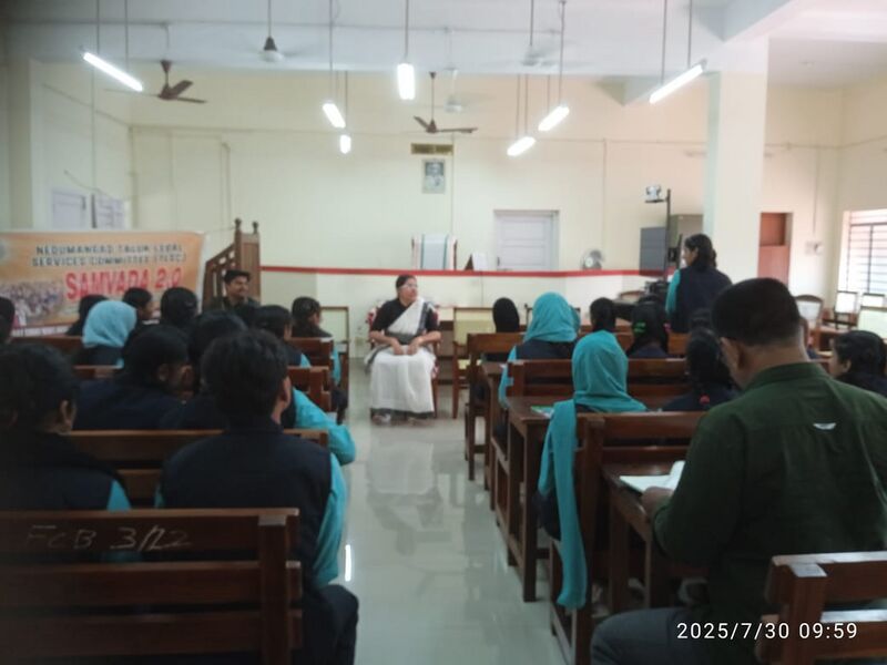 പ്രമാണം:42042 court00.jpg