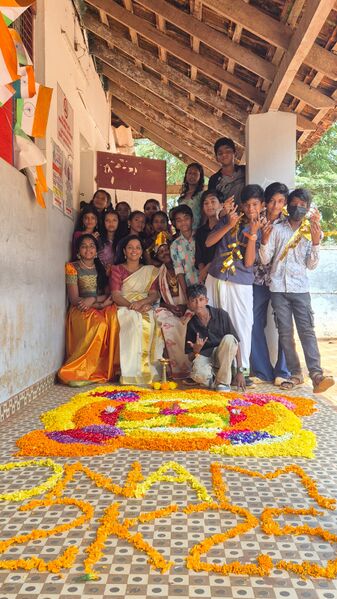 പ്രമാണം:42050 onam 25 4.jpg