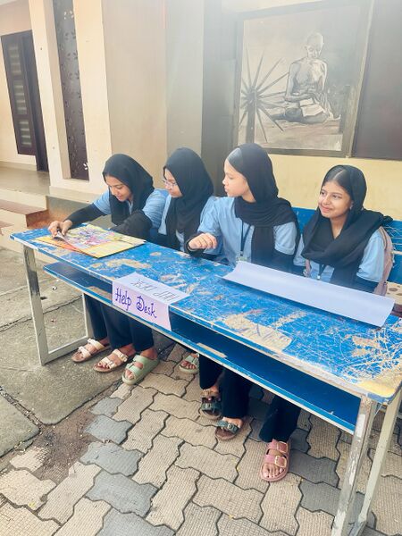 പ്രമാണം:Help desk.jpeg