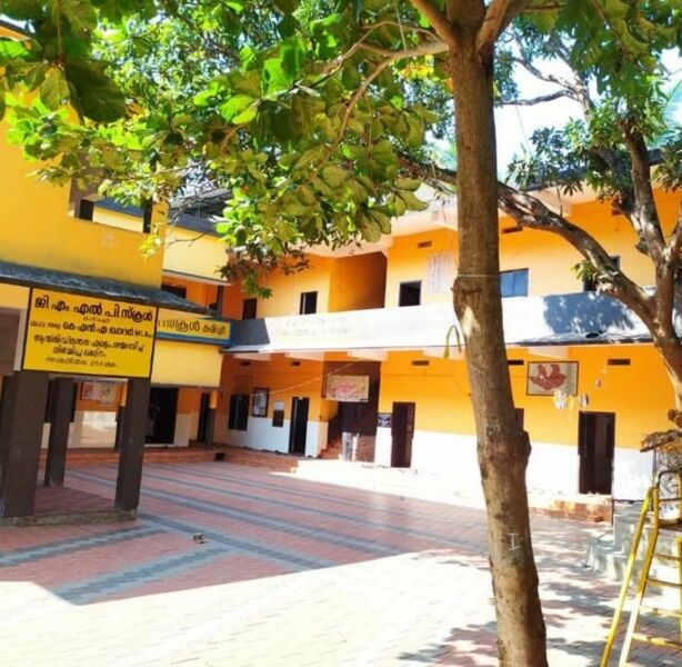 പ്രമാണം:Karippur gmlps18318.jpg