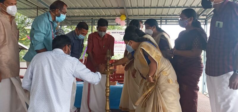 പ്രമാണം:LIGHTING LAMP.jpg