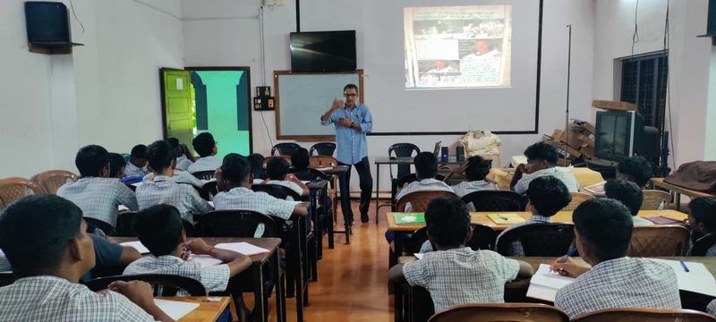 പ്രമാണം:MOON DAY CLASS.png
