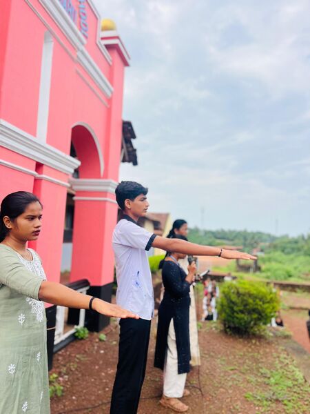 പ്രമാണം:1001984336(1).jpg
