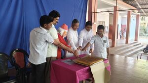 12022 cakecutting.jpg