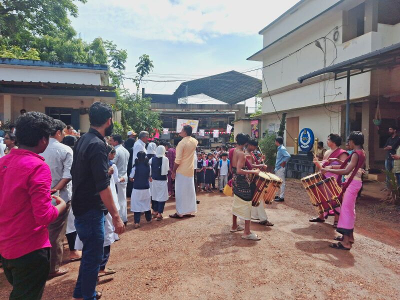 പ്രമാണം:14020-praveshanolsavam 2.jpg