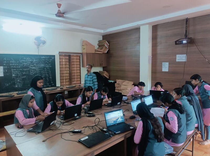 പ്രമാണം:18061 LK9RBT1.jpg