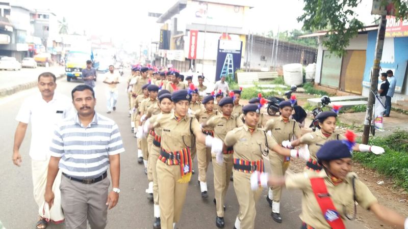 പ്രമാണം:18125 au151.jpg