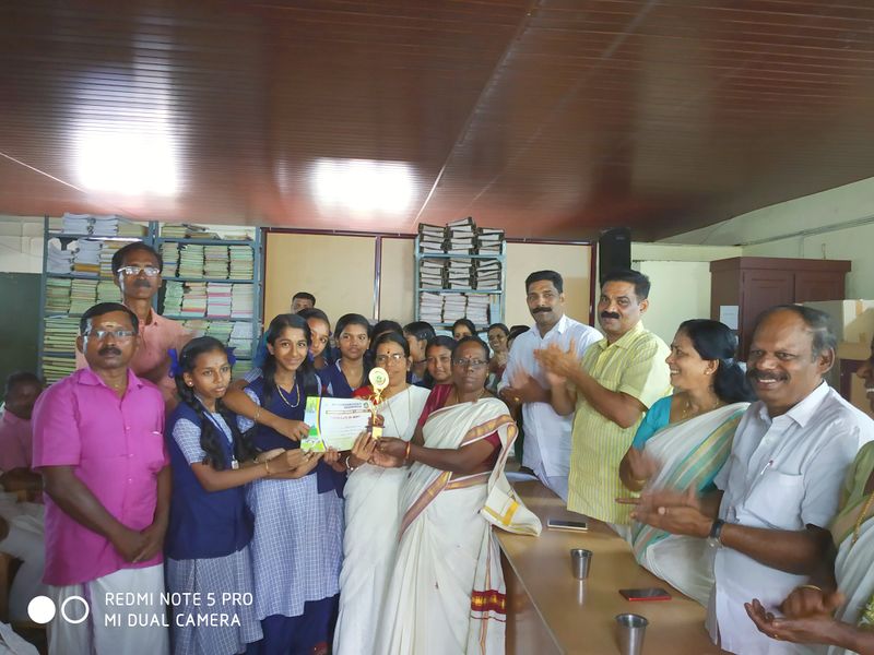 പ്രമാണം:22076 krishi award.jpg