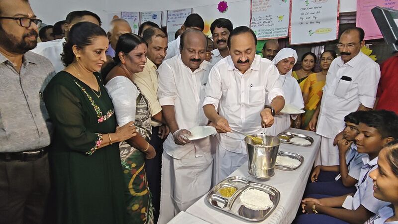 പ്രമാണം:26078- Breakfast-2025.jpg