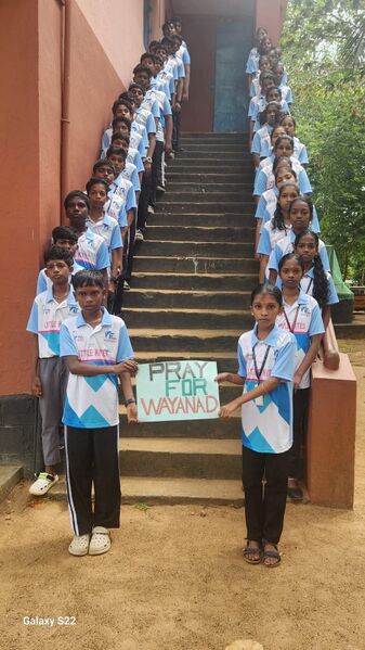 പ്രമാണം:38099 pray for WAYANAD.jpg