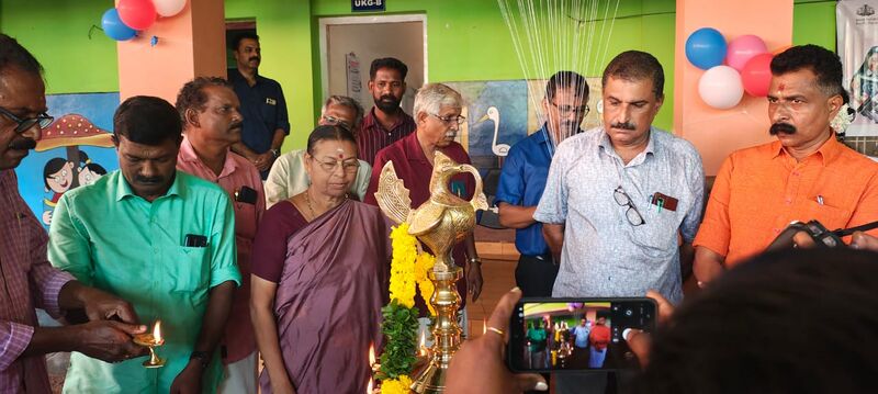 പ്രമാണം:39042 HMadress.jpg