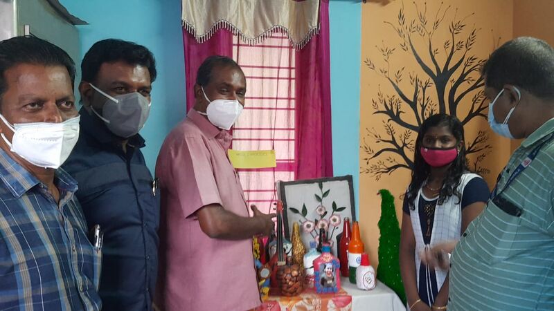 പ്രമാണം:44018 vv2.jpg