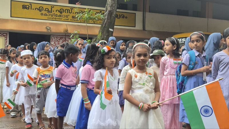 പ്രമാണം:47042-kkd-independence day 25-2.jpg