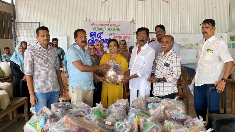 പ്രമാണം:47087 snehasantwanam12.jpg