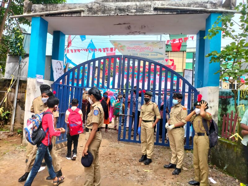 പ്രമാണം:BIS KLM 41098 2.jpg