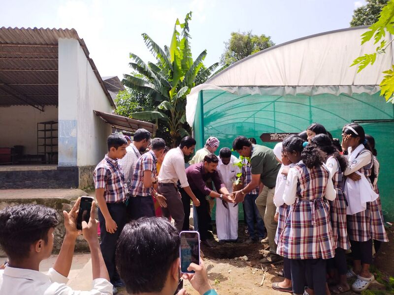 പ്രമാണം:ENVIOURMENT 2.jpg