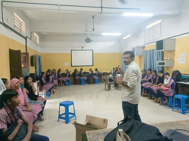 പ്രമാണം:സ്കൂൾ ക്യാമ്പ് .jpg