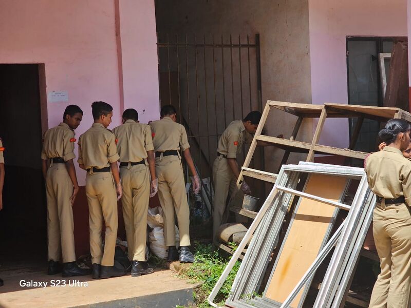 പ്രമാണം:13013 Maalinya mukta campaign3.jpg