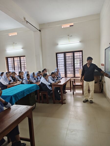 പ്രമാണം:18012 NATURALCLUB BIRD GGHSSMLP.jpg