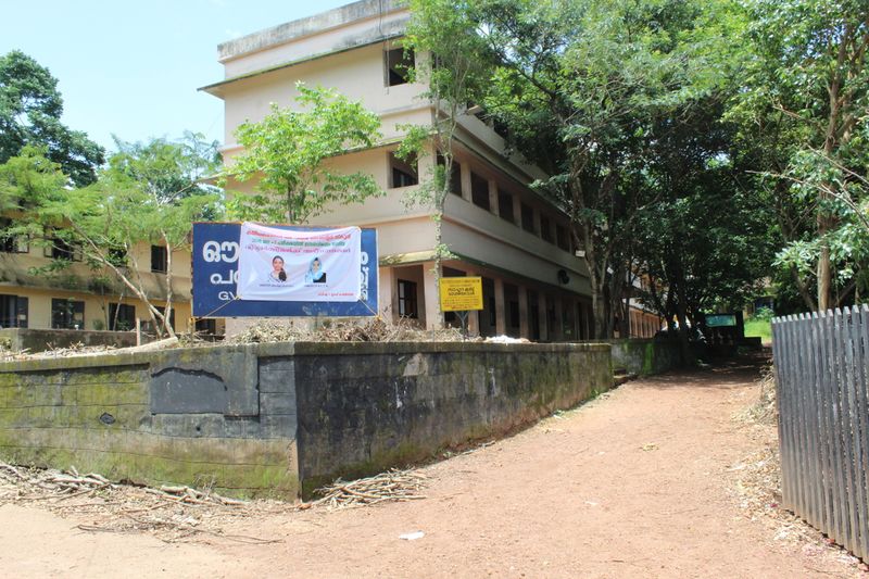 പ്രമാണം:19022ground3.jpg