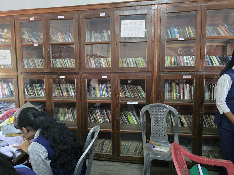 പ്രമാണം:25068 school library 1.jpg