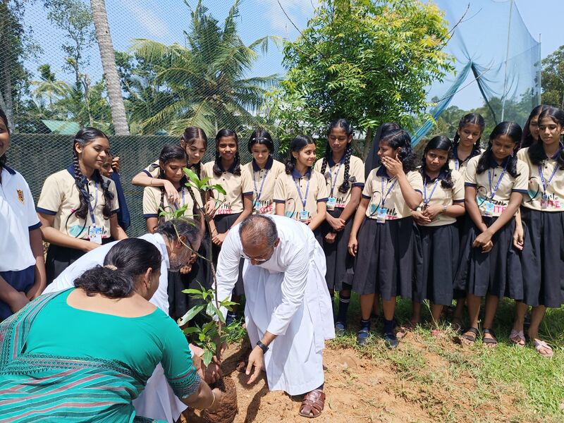 പ്രമാണം:34046 ev8.resized.jpg