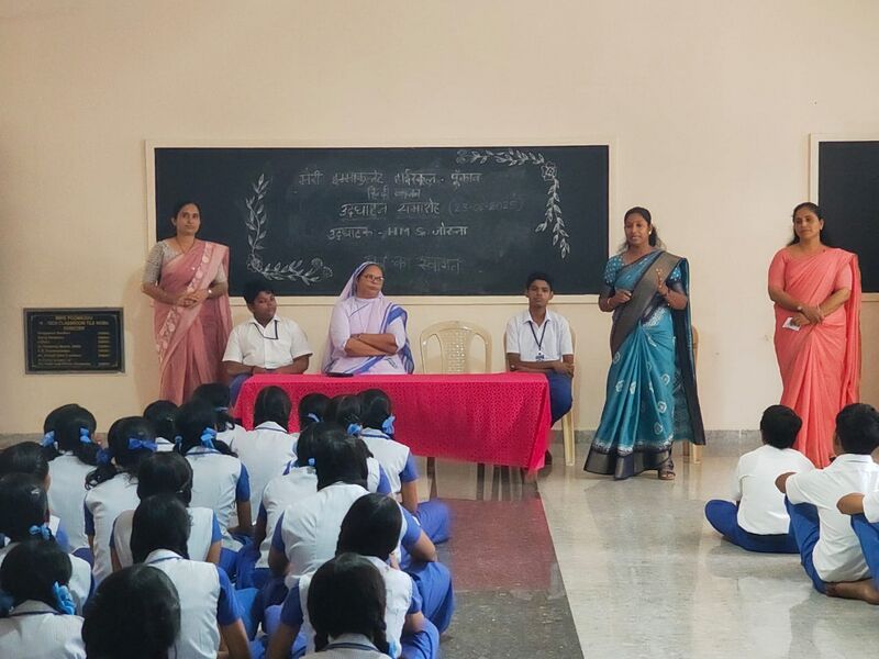 പ്രമാണം:35052 hindi club 4.jpg