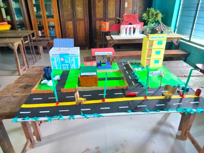 പ്രമാണം:48036 hitech science lab.jpeg