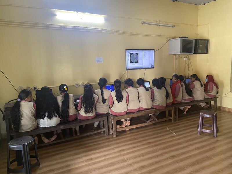 പ്രമാണം:Computer lab@35053.jpeg