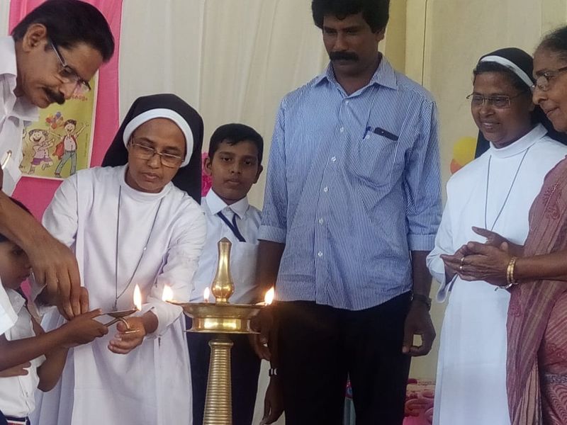 പ്രമാണം:Welcoming 02.jpg