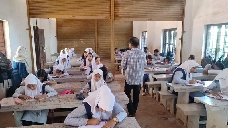 പ്രമാണം:11021 classmeeting3.jpg